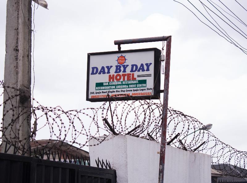 Day By Day Hotel Lagos Buitenkant foto