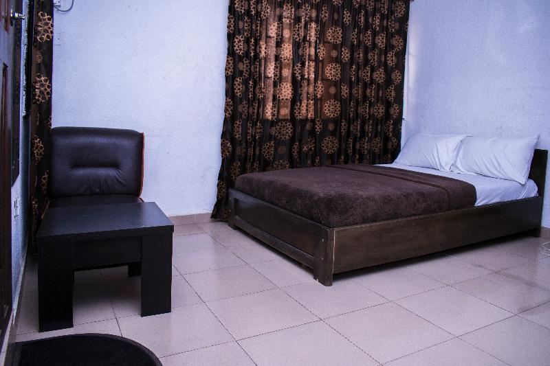 Day By Day Hotel Lagos Buitenkant foto