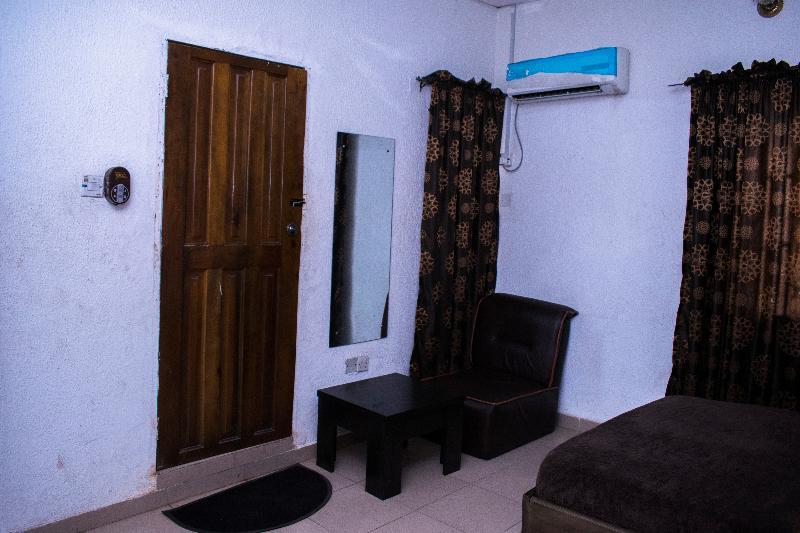 Day By Day Hotel Lagos Buitenkant foto
