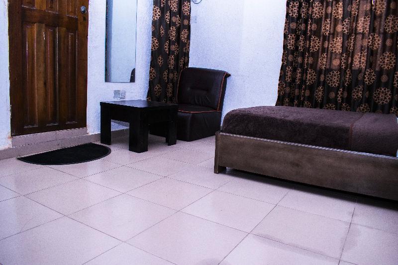 Day By Day Hotel Lagos Buitenkant foto