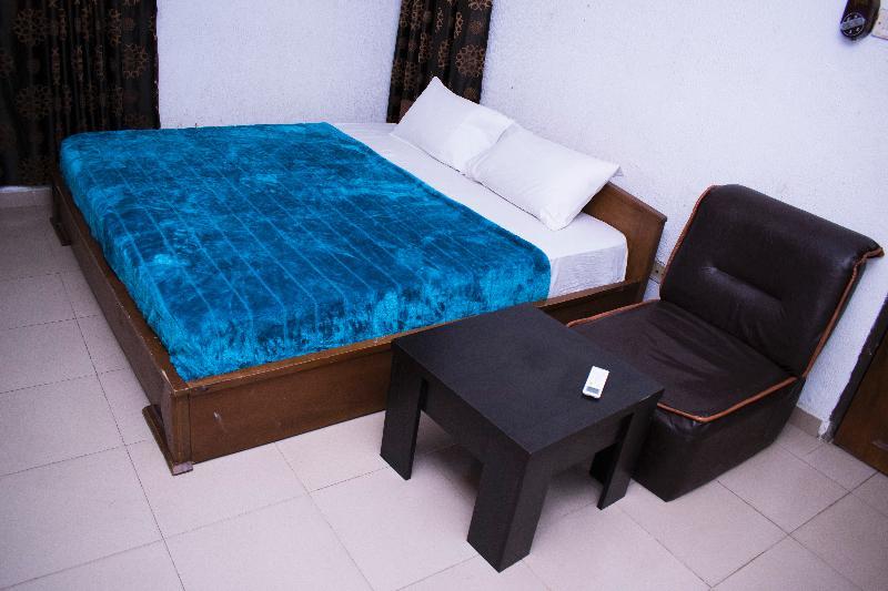 Day By Day Hotel Lagos Buitenkant foto