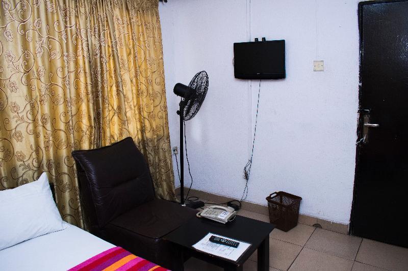 Day By Day Hotel Lagos Buitenkant foto